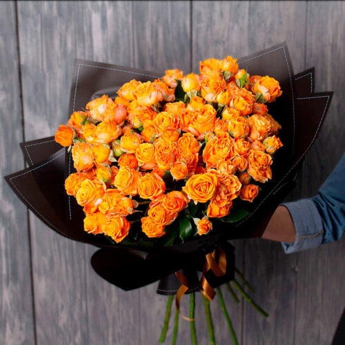 Букет из 10 оранжевых кустовых роз