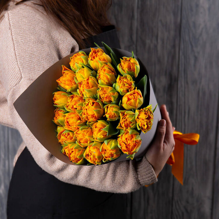 Букет из 25 оранжевых тюльпанов