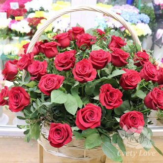 51 красная роза в корзине 70 см