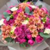 Букет из пионовидных кустовых роз и хризантем