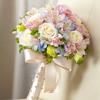 Букет невесты из роз, альстромерий и гортензии