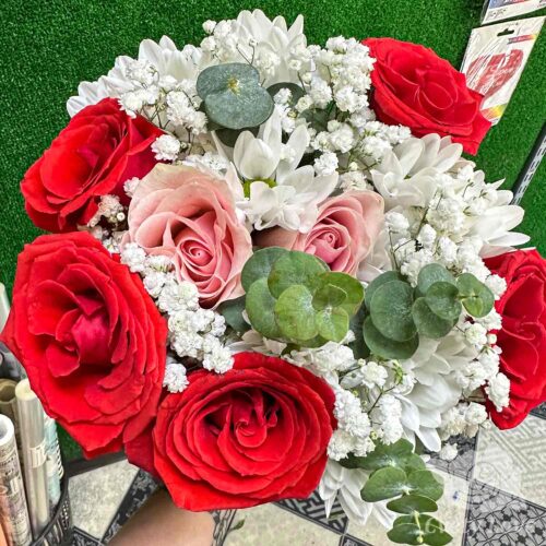Букет невесты из роз и кустовых хризантем