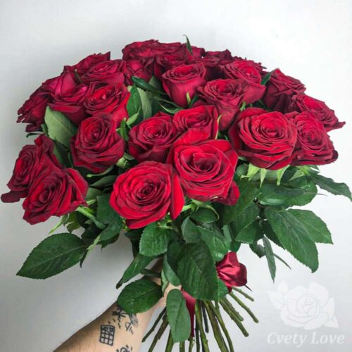 Букет из 31 красной розы под ленту